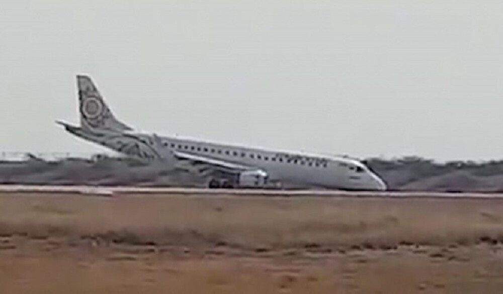 VIDEO Cum a salvat un pilot 88 de pasageri, după ce a rămas fără trenul de aterizare - Imaginea 1