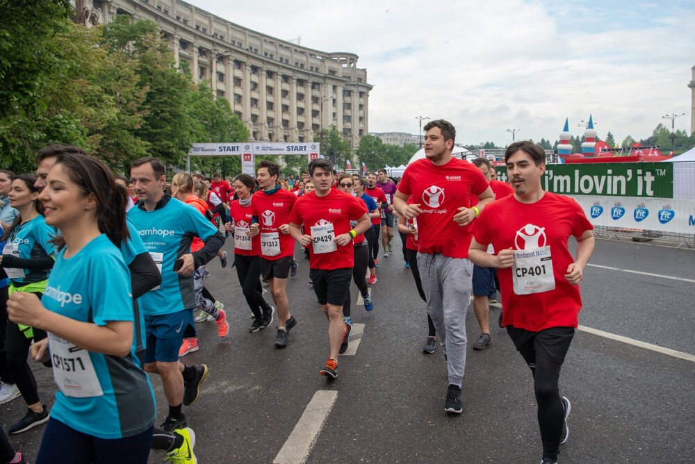 Echipa Salvați Copiii de 520 de alergători participanți la Bucharest Half Marathon a reușit să strângă 35.000 euro - Imaginea 2