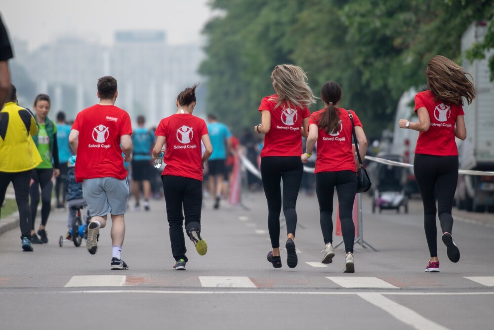 Echipa Salvați Copiii de 520 de alergători participanți la Bucharest Half Marathon a reușit să strângă 35.000 euro - Imaginea 3