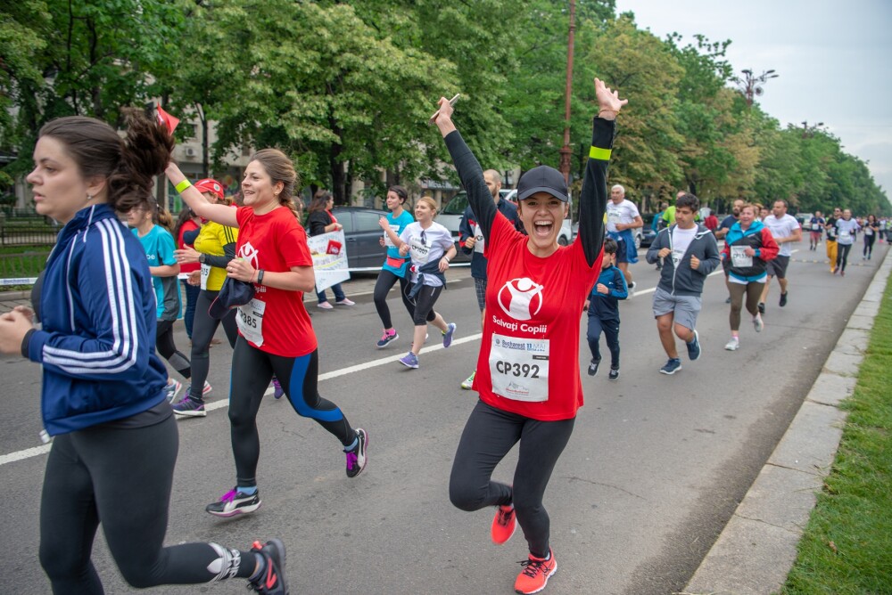 Echipa Salvați Copiii de 520 de alergători participanți la Bucharest Half Marathon a reușit să strângă 35.000 euro - Imaginea 4