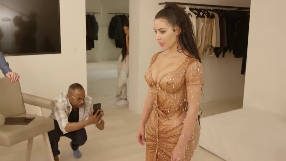 Kim Kardashian și-a deformat corpul din cauza unui articol vestimentar - Imaginea 2