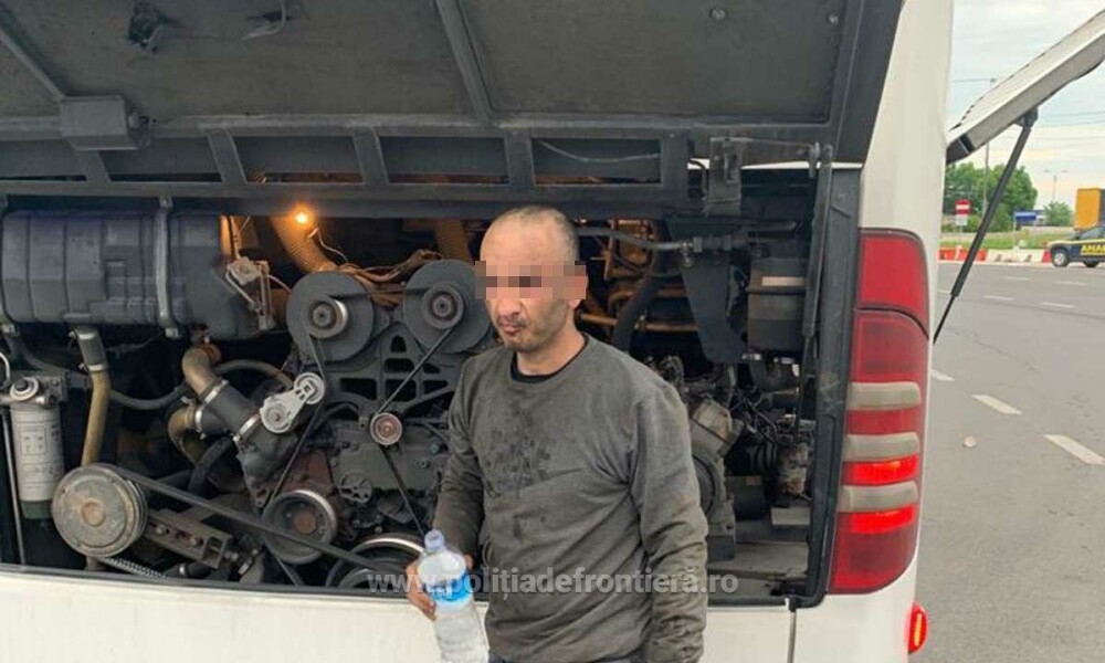 Descoperirea polițiștilor români sub motorul unui autocar turcesc - Imaginea 2