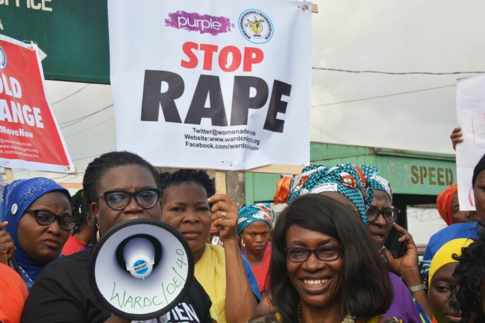 65 de femei, arestate în club și acuzate că s-ar prostitua: „Polițiștii ne-au violat” - Imaginea 1