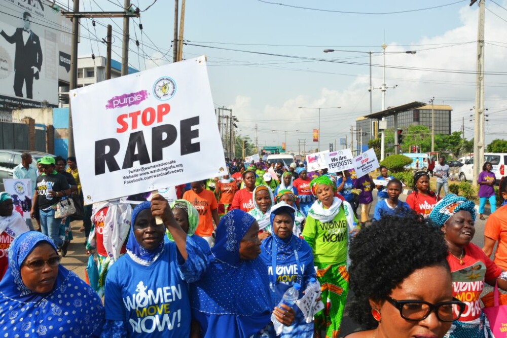 65 de femei, arestate în club și acuzate că s-ar prostitua: „Polițiștii ne-au violat” - Imaginea 2