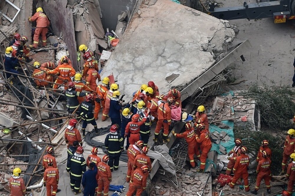 5 morți și 14 răniți, după ce o clădire s-a prăbușit la Shanghai. VIDEO, FOTO - Imaginea 10