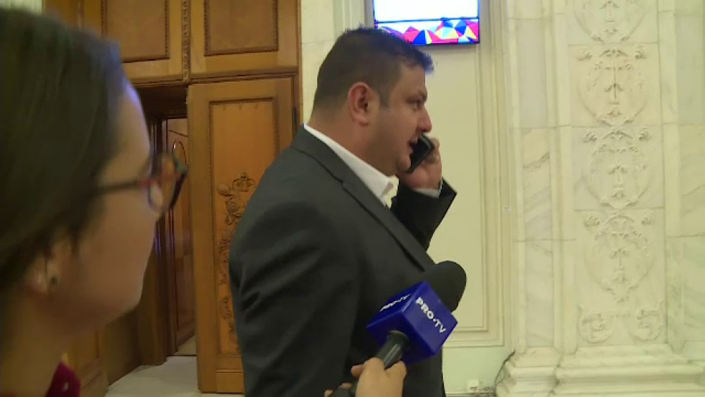 Deputatul Mitică are cont pe Tinder, însă nu prea vorbește în Parlament: 7 minute în 3 ani - Imaginea 4