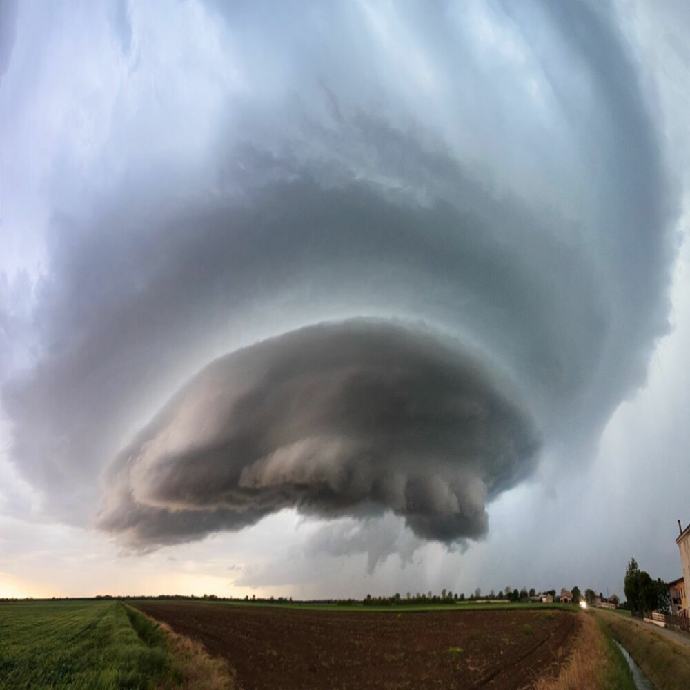 Imagini spectaculoase surprinse pe un câmp. „E o structură destul de rară în Europa”. FOTO - Imaginea 3