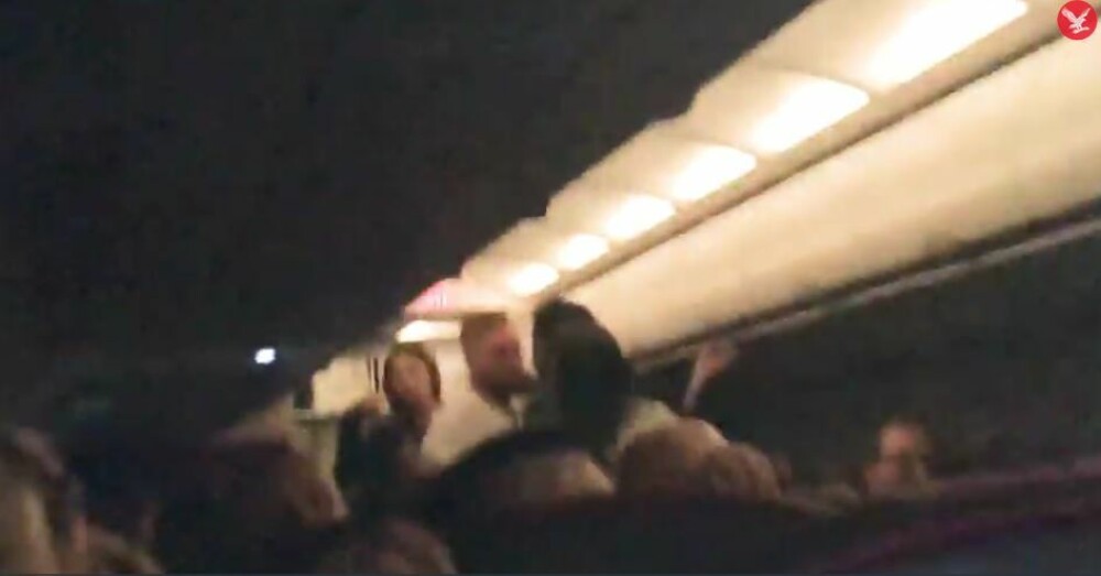 Bătaie la bordul unui avion Wizz Air, între pasageri beți. Reacția piloților - Imaginea 5
