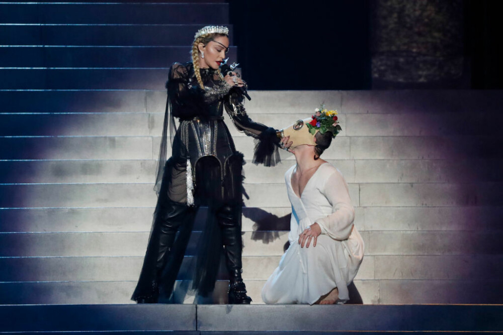 Madonna, moment controversat la Eurovision. Gestul care i-a înfuriat pe organizatori. FOTO - Imaginea 2