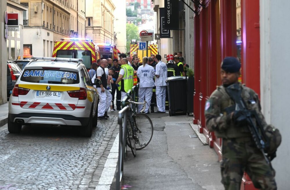 Un colet capcană a explodat la Lyon. 13 oameni au fost răniți, printre care o fetiță de 8 ani - Imaginea 5