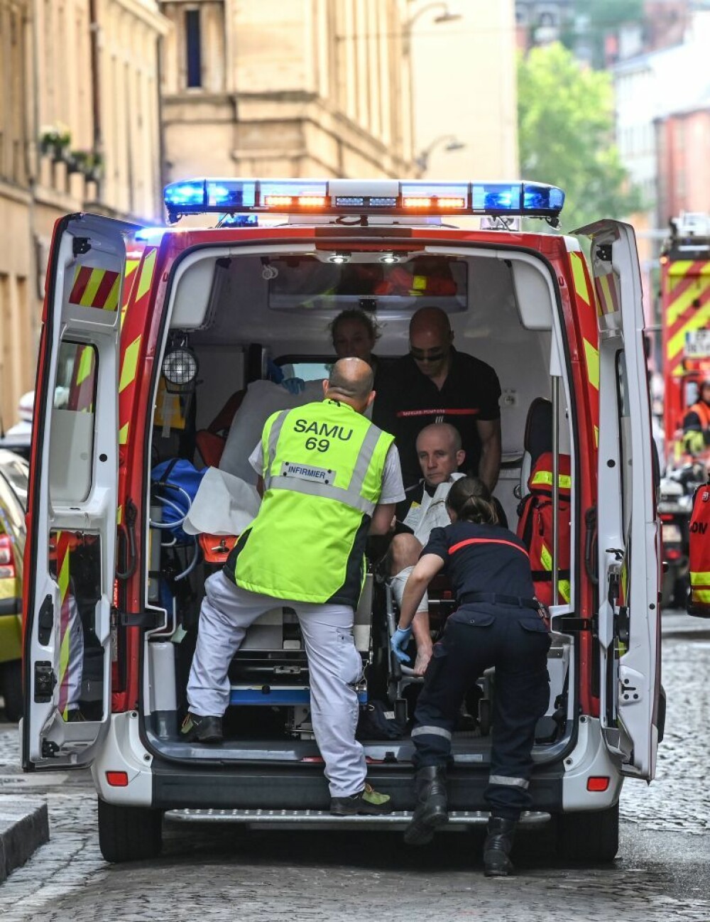 Un colet capcană a explodat la Lyon. 13 oameni au fost răniți, printre care o fetiță de 8 ani - Imaginea 4