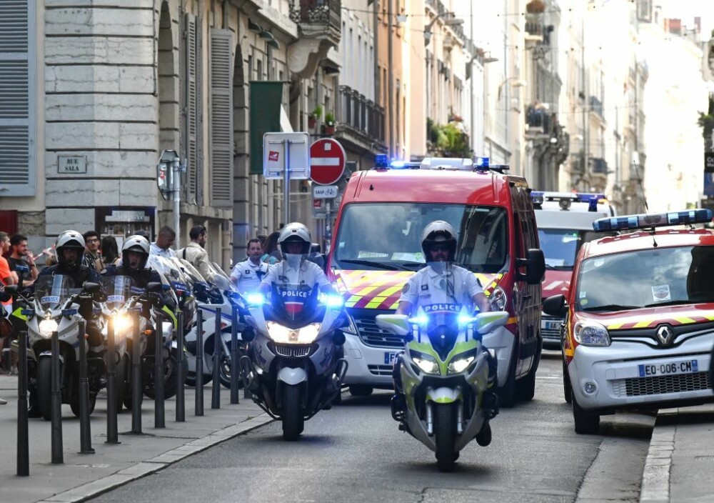Un colet capcană a explodat la Lyon. 13 oameni au fost răniți, printre care o fetiță de 8 ani - Imaginea 6