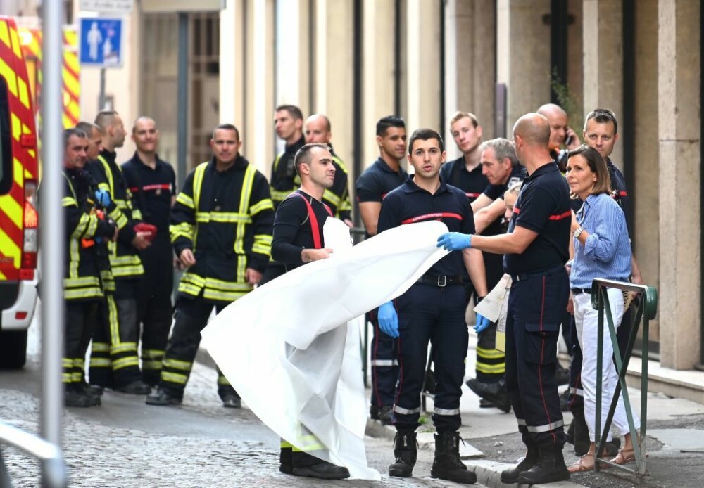 Un colet capcană a explodat la Lyon. 13 oameni au fost răniți, printre care o fetiță de 8 ani - Imaginea 7