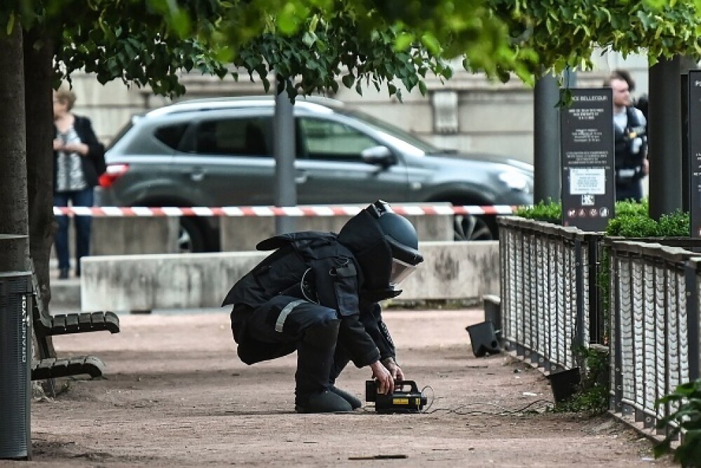 Atacul cu bombă din Lyon. Prima fotografie a suspectului. Anunțul autorităților franceze - Imaginea 20