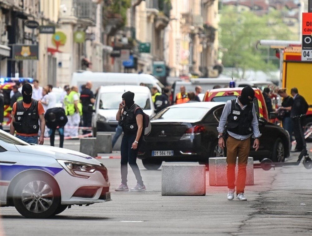 Atacul cu bombă din Lyon. Prima fotografie a suspectului. Anunțul autorităților franceze - Imaginea 18