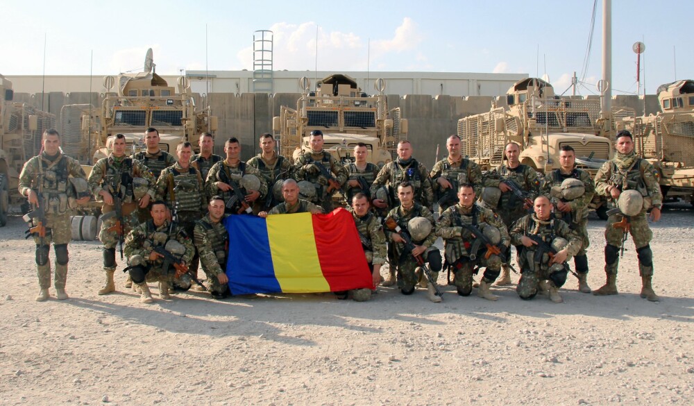 Poza făcută de soldații români înainte de atacul cu bombă din Afganistan. Starea răniților - Imaginea 1
