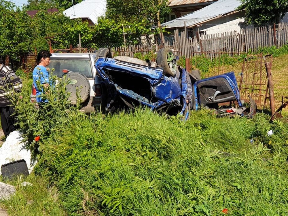 Trei tineri au murit după ce mașina lor s-a izbit de un stâlp, în Giurgiu - Imaginea 2