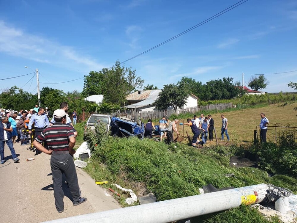Trei tineri au murit după ce mașina lor s-a izbit de un stâlp, în Giurgiu - Imaginea 7