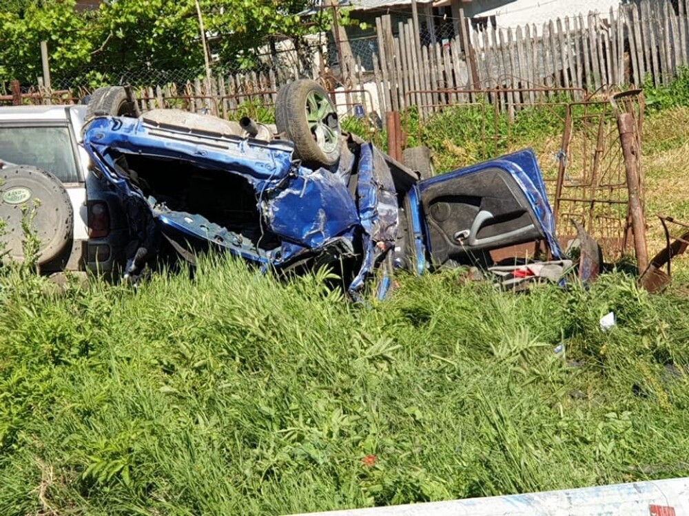 Trei tineri au murit după ce mașina lor s-a izbit de un stâlp, în Giurgiu - Imaginea 4