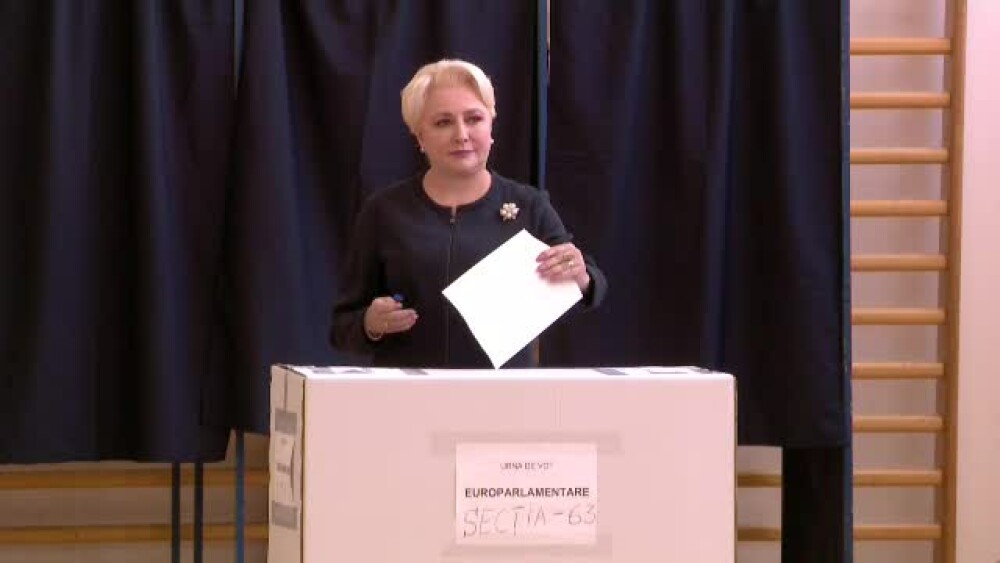 Ce au spus liderii politici când au votat. Dragnea a dat vina pe ambasadori pentru cozi - Imaginea 8