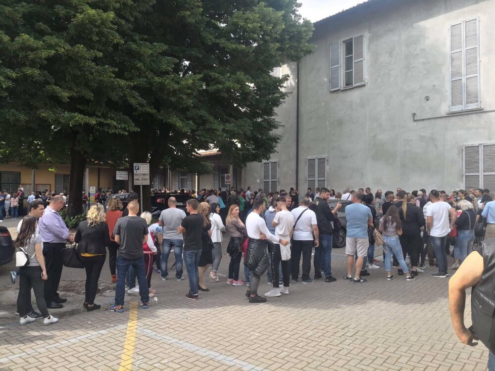 Românii au stat la cozi uriașe, la secţiile de votare din străinătate. GALERIE FOTO, VIDEO - Imaginea 36