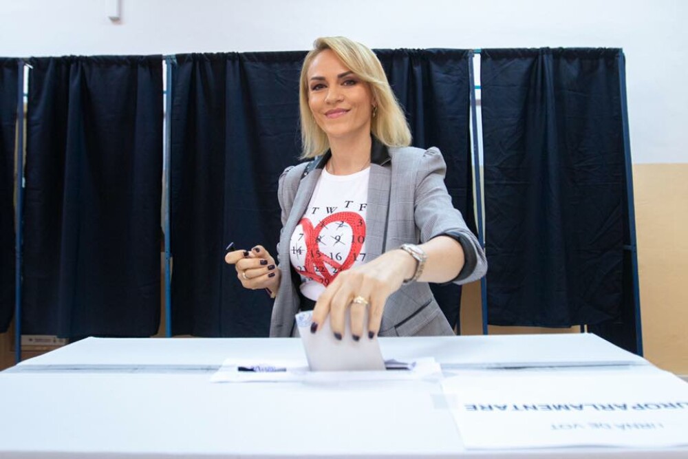 Ce au spus liderii politici când au votat. Dragnea a dat vina pe ambasadori pentru cozi - Imaginea 9