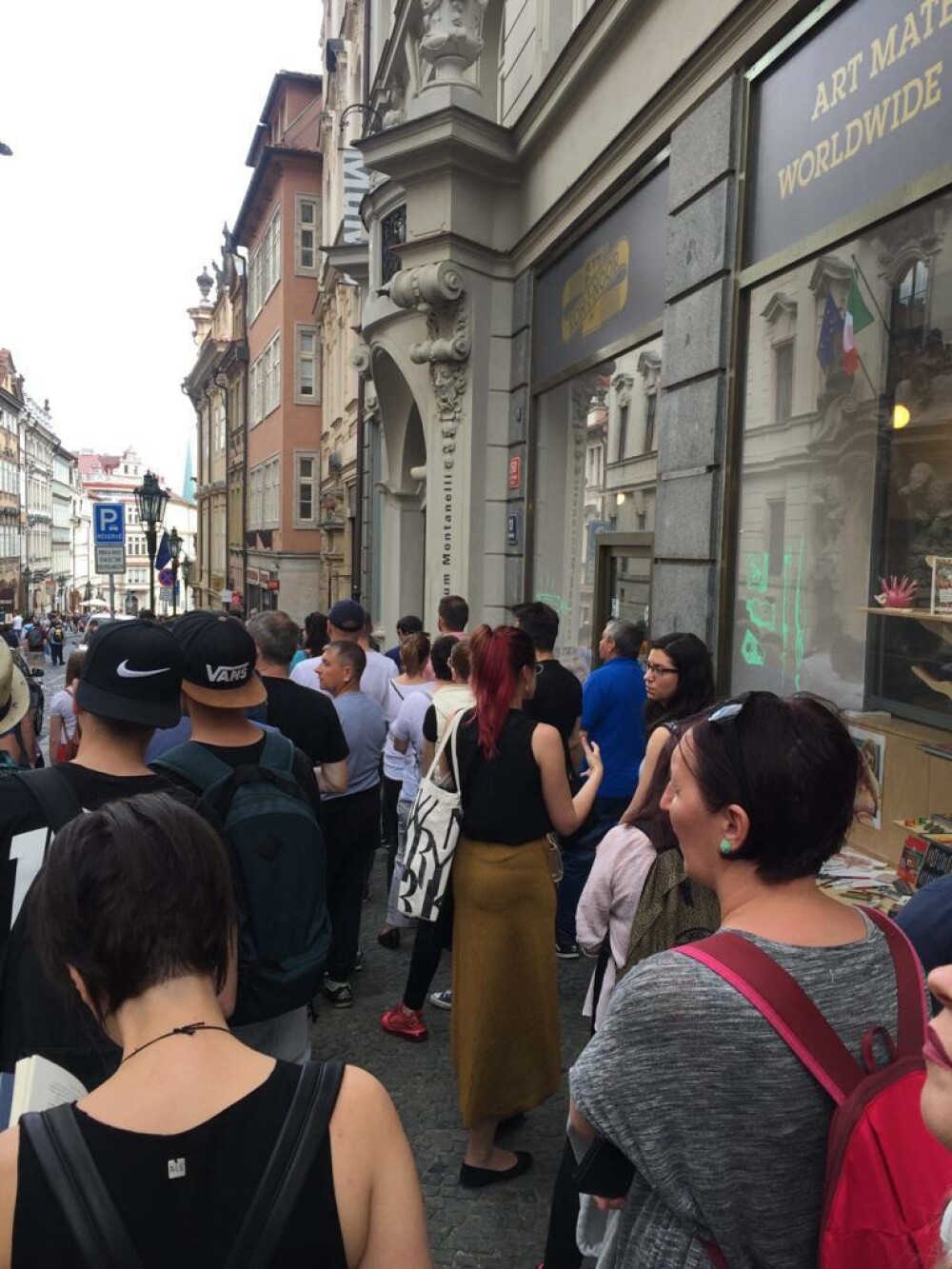 Românii au stat la cozi uriașe, la secţiile de votare din străinătate. GALERIE FOTO, VIDEO - Imaginea 47