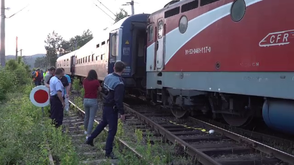 Tren de persoane deraiat pe ruta Arad - Simeria. E al treilea incident în zonă, în 2019 - Imaginea 1