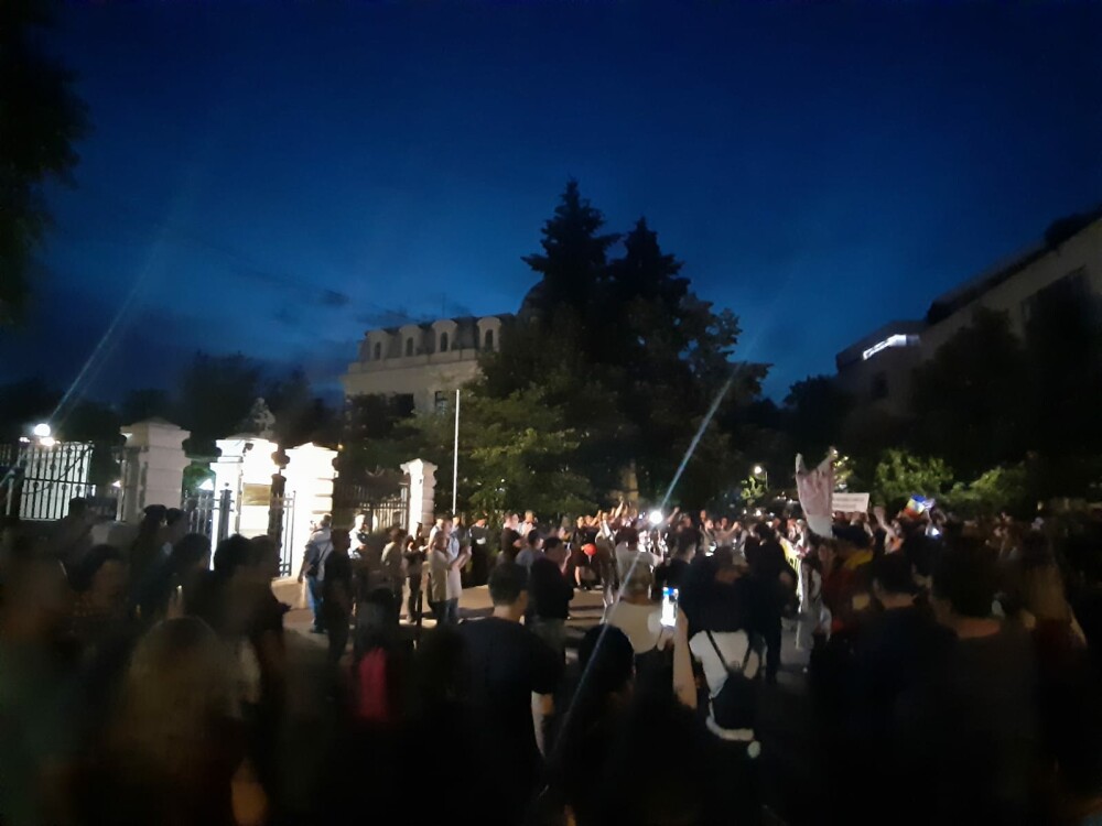 Protest la MAE față de Meleşcanu. Câți români au semnat o petiție pentru demisia sa - Imaginea 3