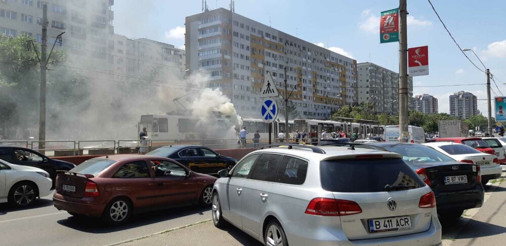 Un tramvai a luat foc în zona Dristor din Capitală. VIDEO - Imaginea 3