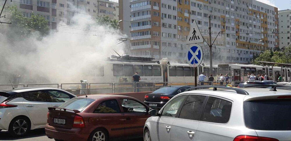 Un tramvai a luat foc în zona Dristor din Capitală. VIDEO - Imaginea 2