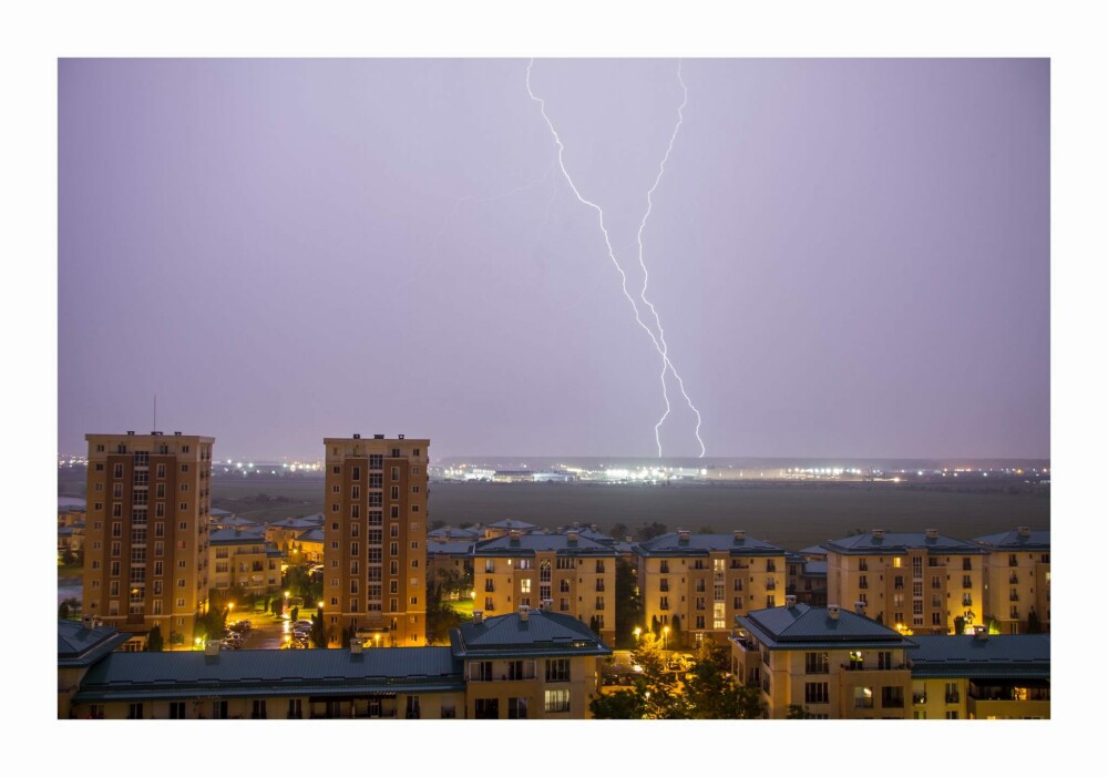 Furtună electrică în București. Cerul a fost brăzdat de sute de fulgere. GALERIE FOTO - Imaginea 8