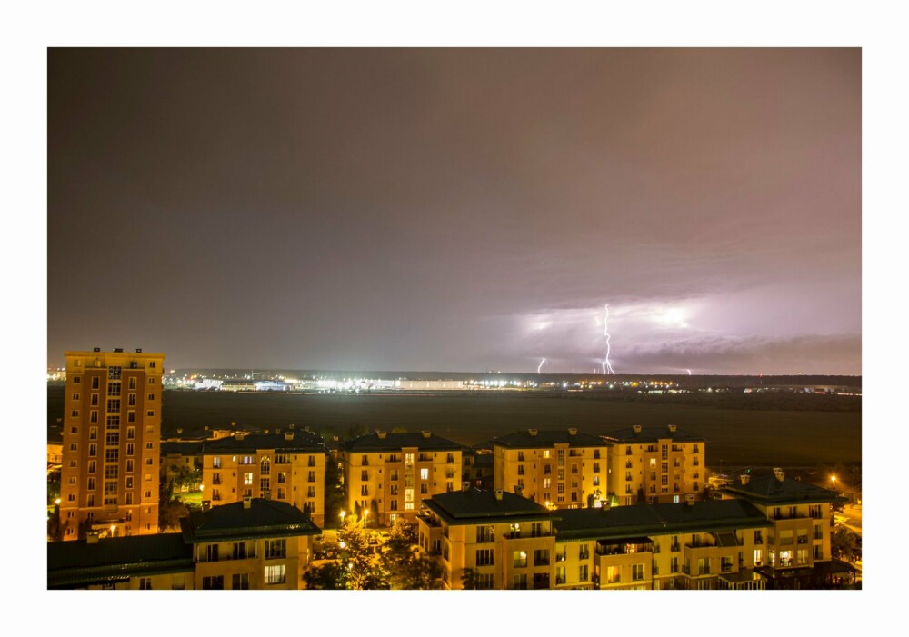 Furtună electrică în București. Cerul a fost brăzdat de sute de fulgere. GALERIE FOTO - Imaginea 4