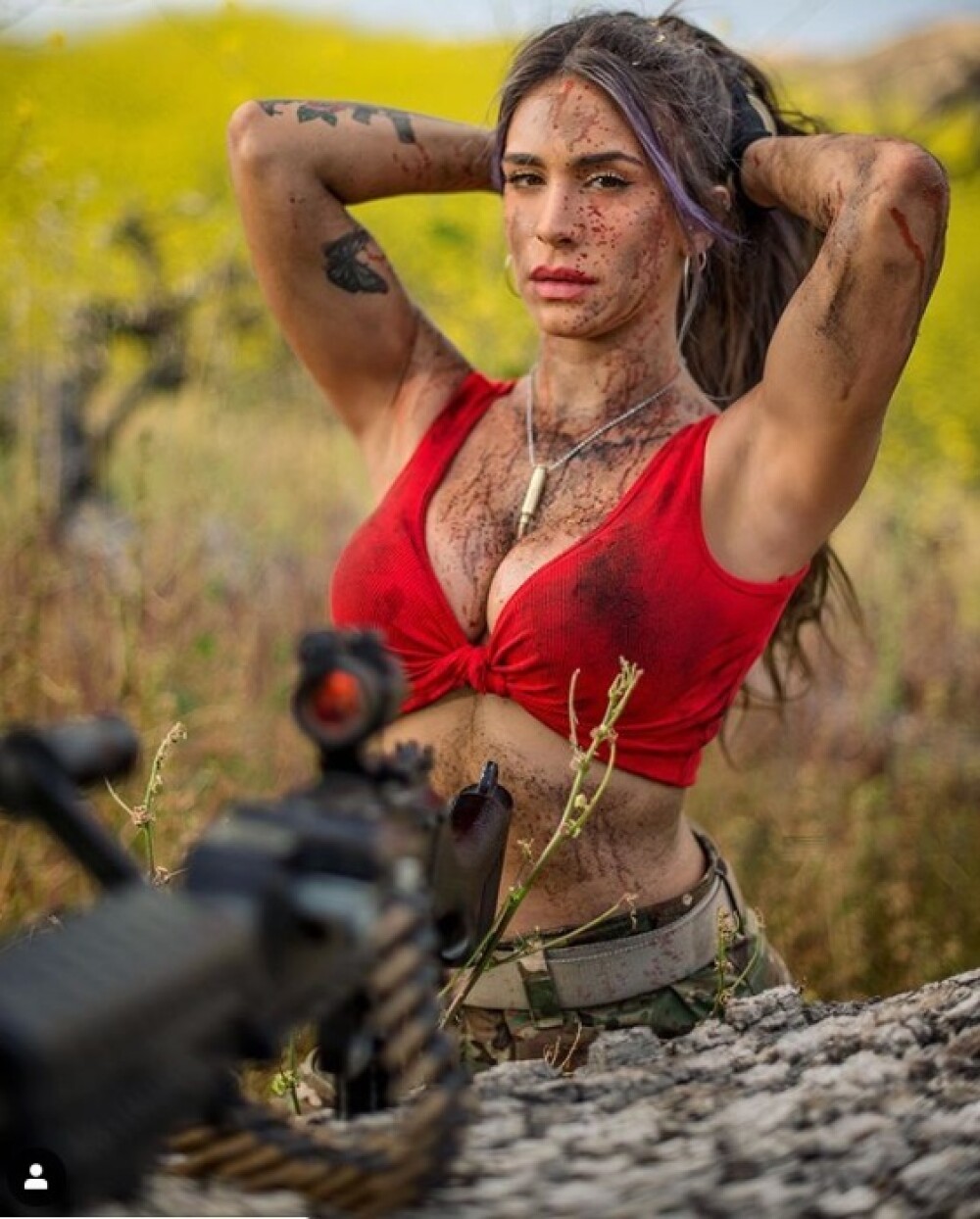 Cum arată cea mai provocatoare femeie din armata israeliană, poreclită „Regina armelor” - Imaginea 6