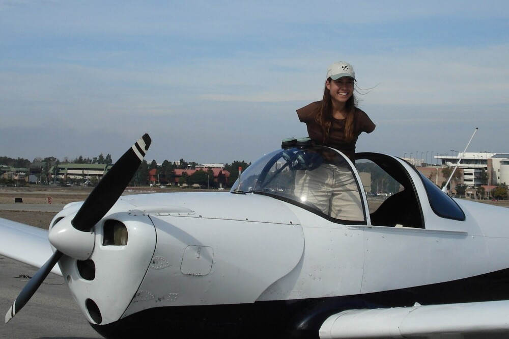 Povestea unei femei care a devenit pilot, deși s-a născut fără mâini. GALERIE FOTO - Imaginea 1