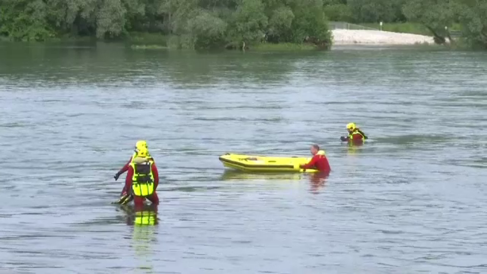 Filmul tragediei de pe Rin. Doi români au murit după ce o barcă pneumatică s-a răsturnat - Imaginea 1