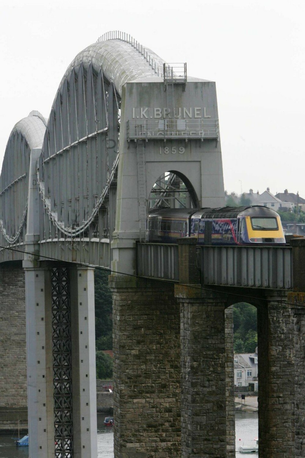 O pisică fugită de acasă a blocat 6 zile unul dintre cele mai mari poduri din Anglia - Imaginea 3