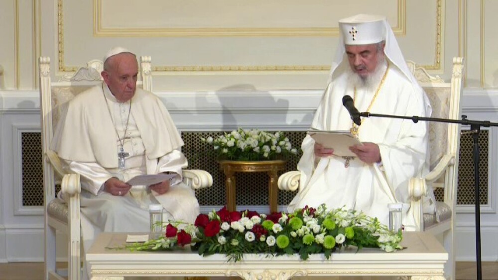 Ce cadouri a primit Papa Francisc de la Patriarhul Daniel. GALERIE FOTO - Imaginea 11