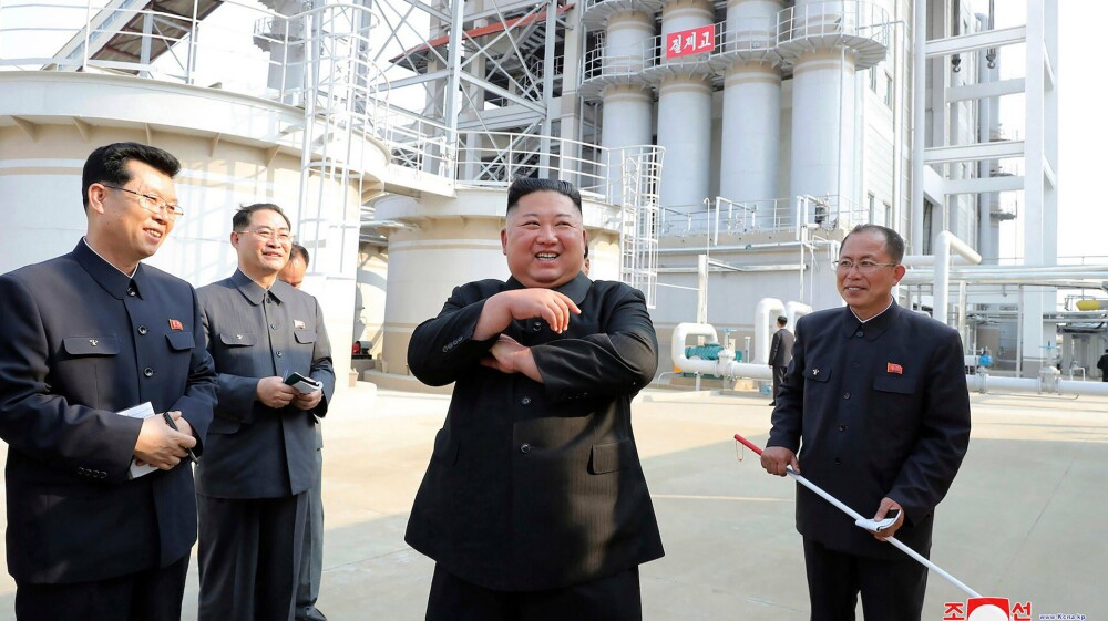 A fost Kim Jong Un înlocuit de o sosie? Dictatorul, filmat în 2017 alături de dublurile sale - Imaginea 5