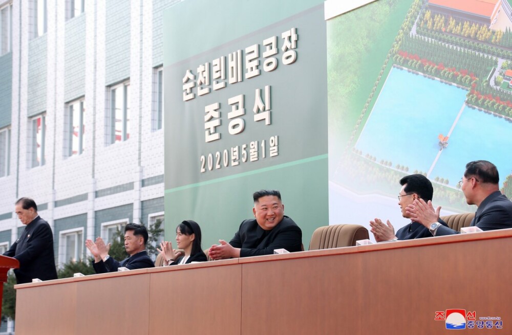 Kim Jong-Un a reapărut la Phenian, de 1 Mai. Primele imagini după dispariţie - Imaginea 2