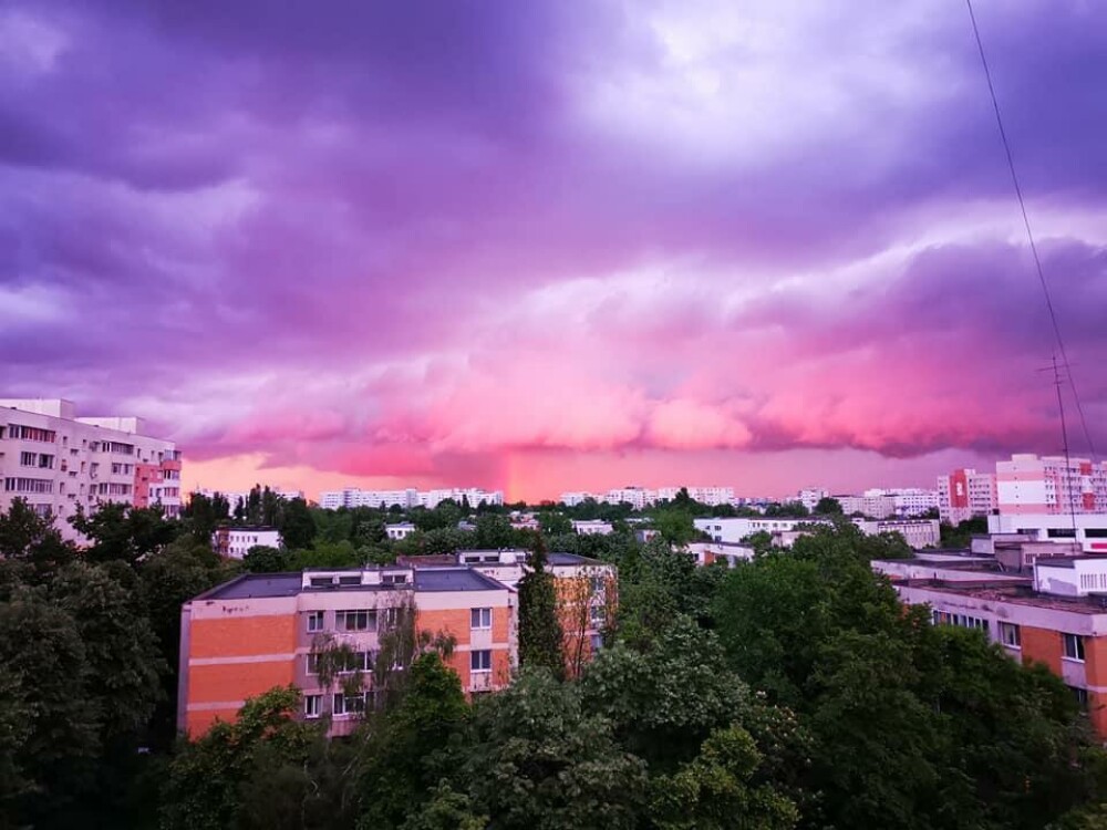 GALERIE FOTO. Cerul Capitalei, „pictat” în culori spectaculoase. Care este explicația științifică - Imaginea 5