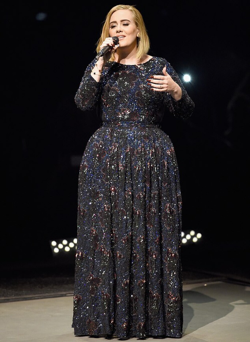Adele arată de nerecunoscut după ce a slăbit 50 de kg. Cum arată la 32 de ani - Imaginea 2