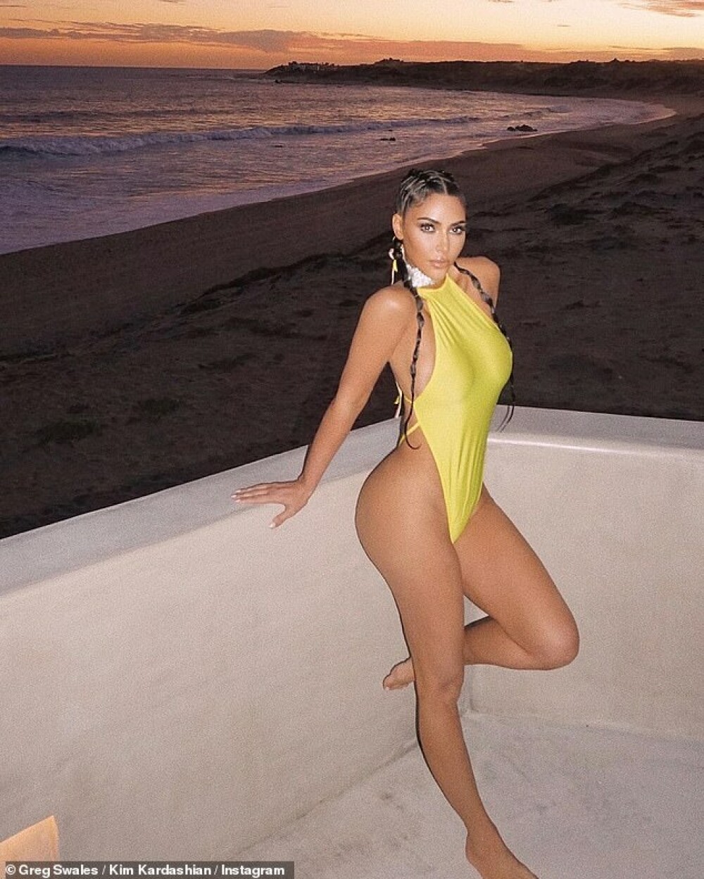 Kim Kardashian, apariție de senzație pe o plajă din Malibu, în plină pandemie. GALERIE FOTO - Imaginea 2