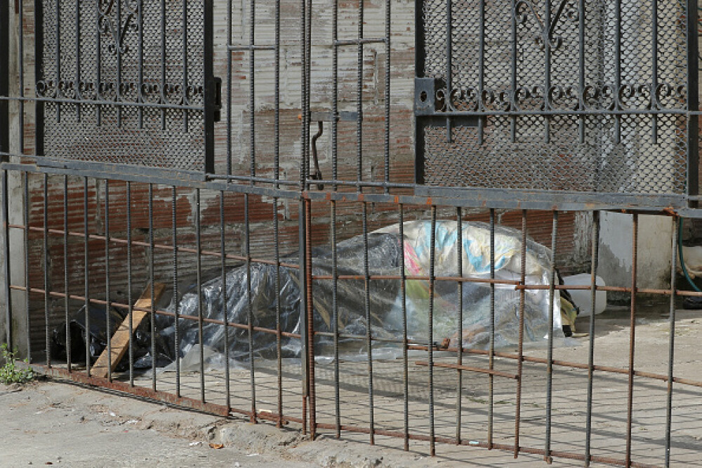 Sute de cadavre depozitate pe străzi sau pierdute în spitale și morgi într-un oraș din Ecuador. GALERIE FOTO - Imaginea 5