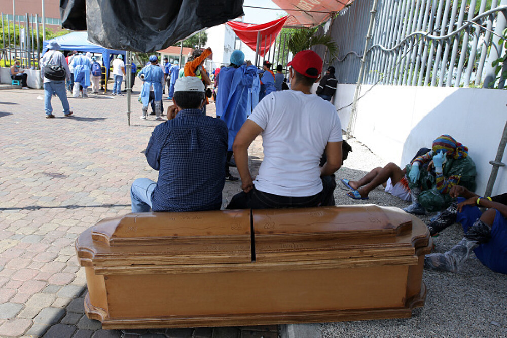 Sute de cadavre depozitate pe străzi sau pierdute în spitale și morgi într-un oraș din Ecuador. GALERIE FOTO - Imaginea 1