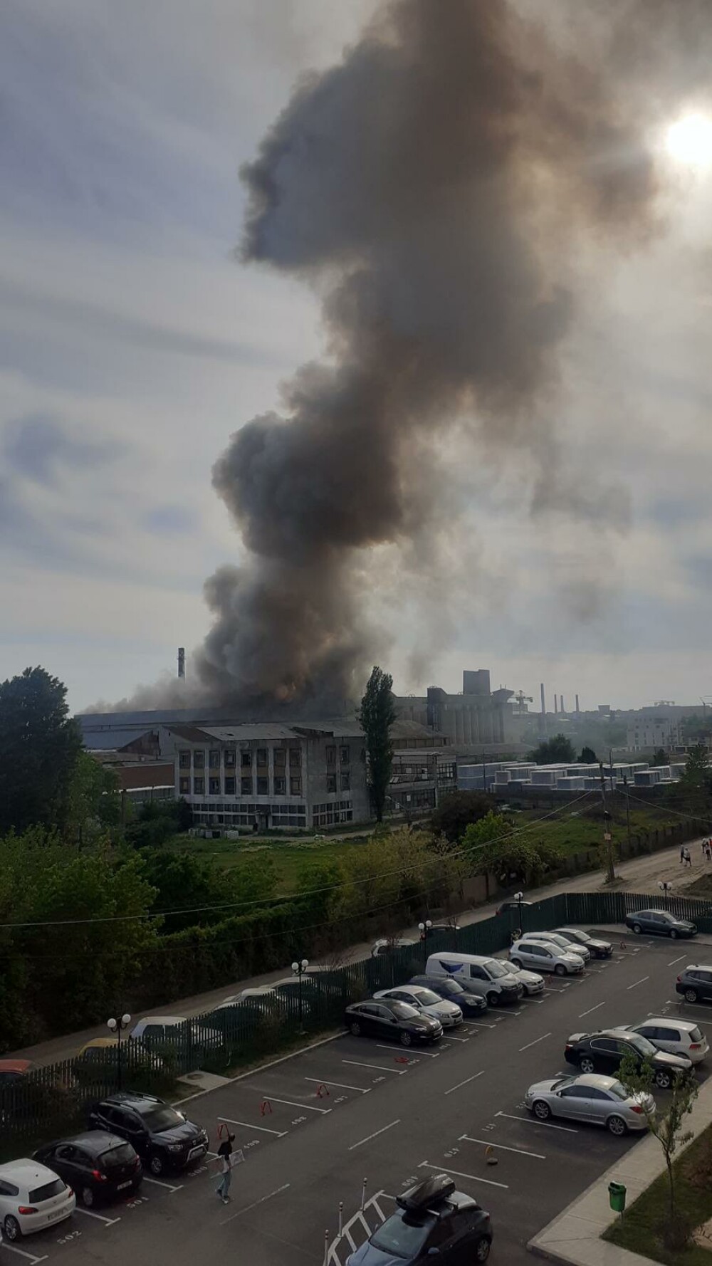 Incendiu puternic la fabrica de sticlă din sectorul 3 al Capitalei. VIDEO - Imaginea 3
