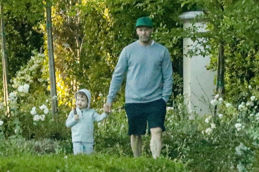 Ipostaza neașteptată în care a fost surprins actorul Jason Statham alături de băiatul său - Imaginea 2