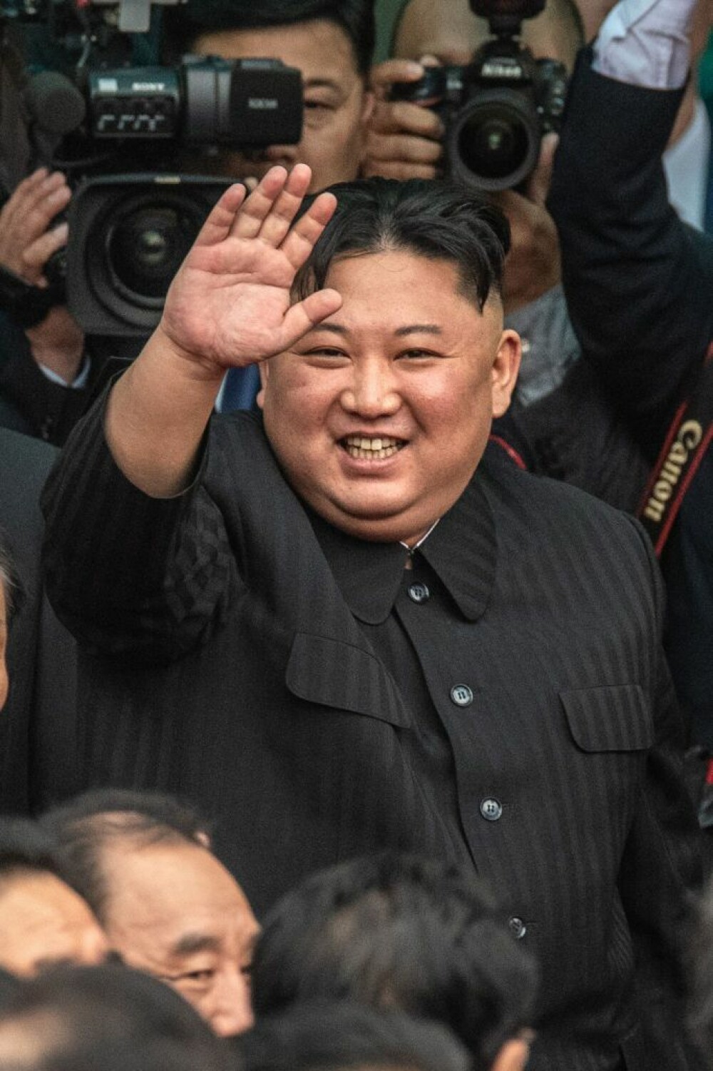 Cum ar arăta Kim Jong Un cu câteva zeci de kilograme mai slab. ”Așa ar fi și mai intimidant” - Imaginea 2