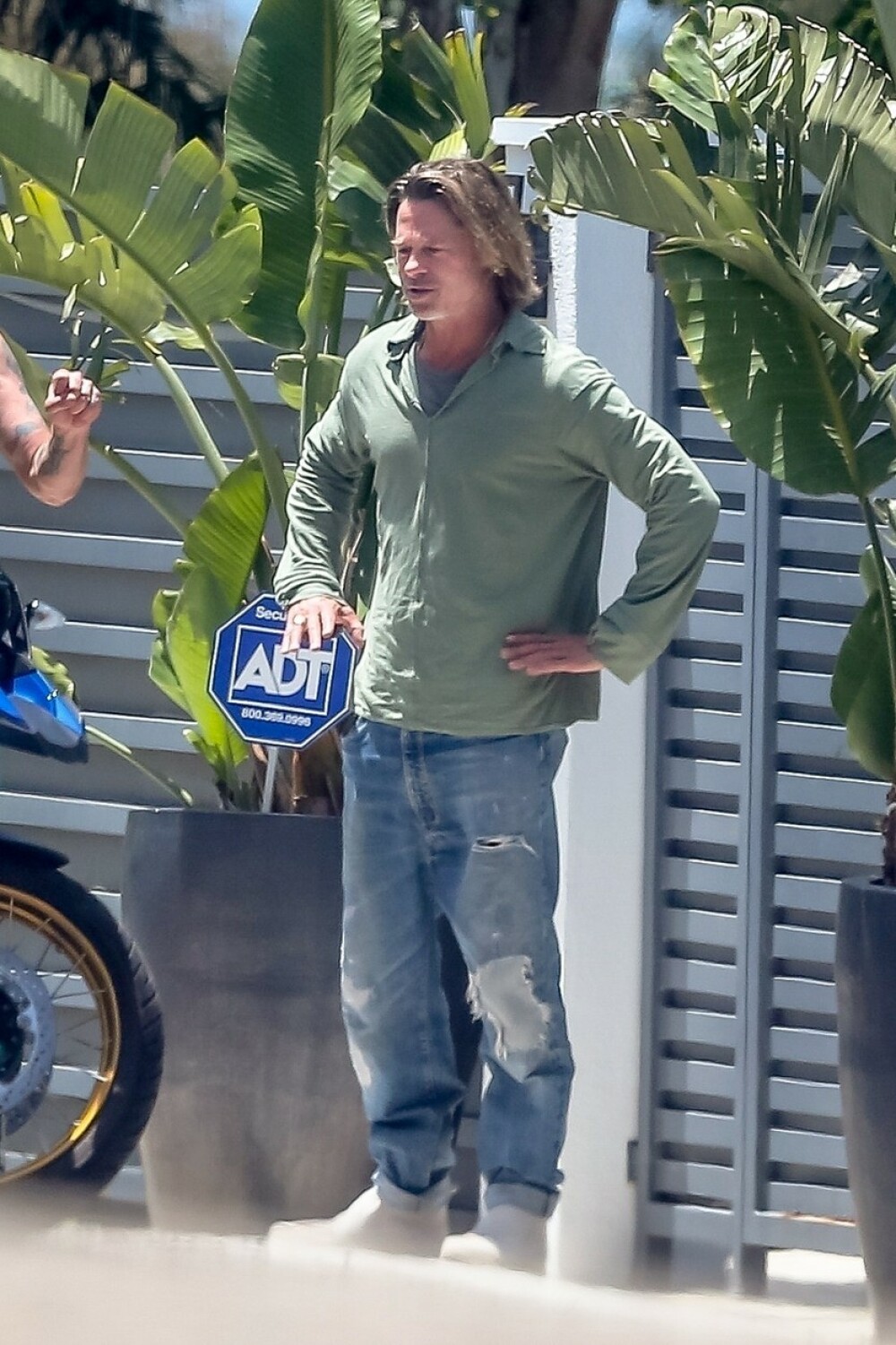 Brad Pitt, schimbare de look. Cum arată actorul după o pauză de câteva luni de la covorul roșu - Imaginea 3