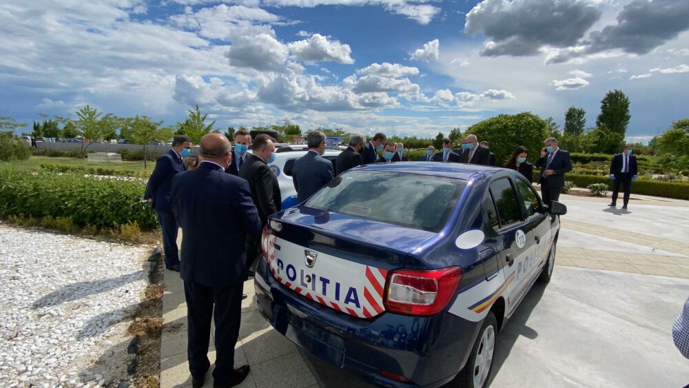 VIDEO Cum arată noul Duster al Poliției Române. Premierul Orban, printre primii care l-au văzut - Imaginea 15